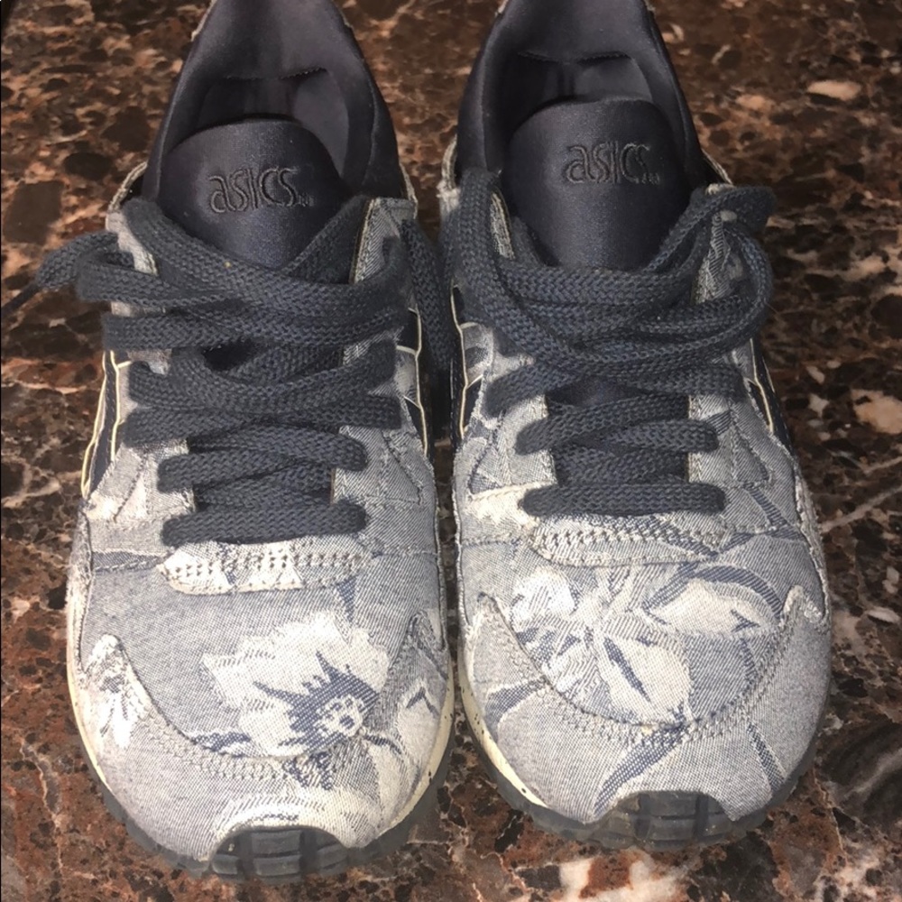 ASICS - Picture 3 of 9